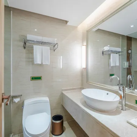 Vienna Hotel (Xupu Wanda Plaza)