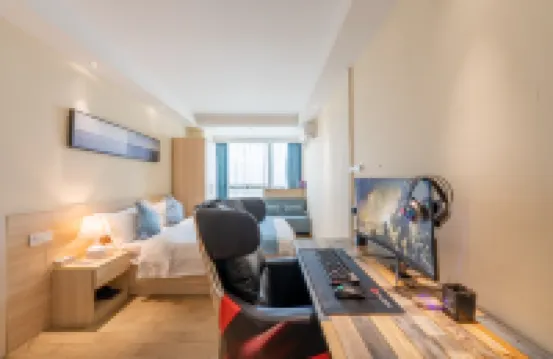 Zeus E-Sports Apartment