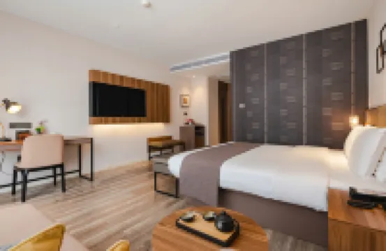 Homeinn Plus Hotel (Haikou Longhu Tianjie East Railway Station) Hotels in Haikou