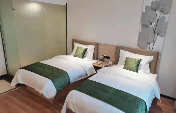 格林豪泰（呂梁鳳山路中央公園店）