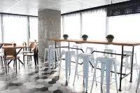 Meirui Hotel (Beiliu Central Plaza Bus Terminal)