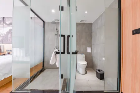 Xixia Guose Tianxiang Riverbank Hotel (Times Square - Music Fountain Branch) Отели рядом с достопримечательностью «Longtangou Scenic Area»