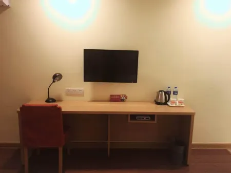 Homeinn Hotel (Sanyuan Bus Station Yanxi Expressway) Отели рядом с достопримечательностью «Sanyuan City God Temple»