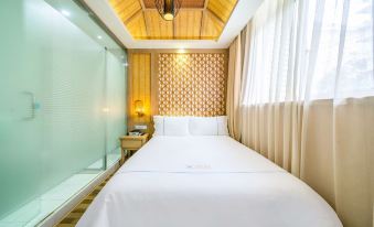 Jinglai Hotel (Shanghai Lujiazui Century Avenue subway station store)