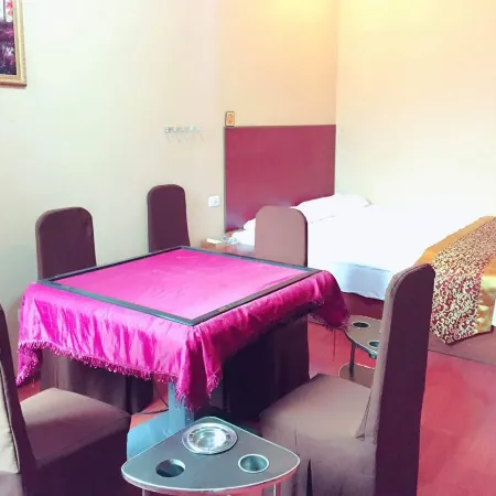 Huaying Xinsitong Hotel