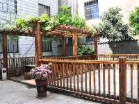 Huayi Select Hotel by Home Inn (Yueyang Yueyanglou District Zhanqian Road) Hotels in Yueyang