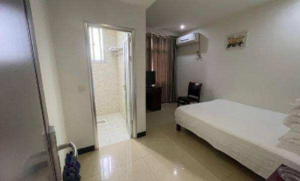 Pingjiang Herun Hotel