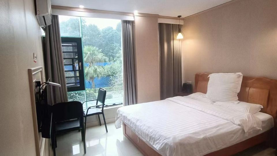 Qianqian Hotel