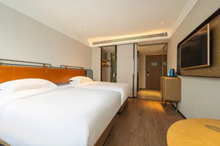 Echarm Hotel (Zhuhai Qinglü Road Riyuebei Grand Theatre)