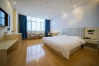 Rujia Huayi Selected Hotel (Meihekou Railway Station Branch) - parking