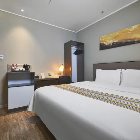 Homeinn Plus Hotel (Beijing Tuanjiehu Chaoyang Park Metro Station) Отели рядом с достопримечательностью «Саньлитунь»