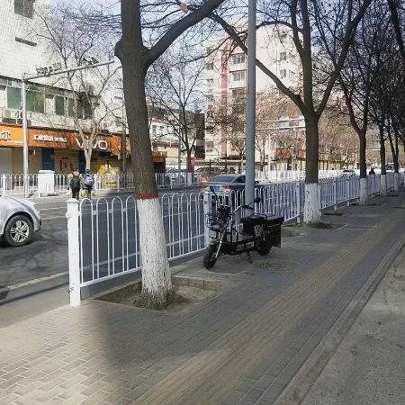Longshen Hotel (Lanzhou Yantan RT-Mart Store) Отели рядом с достопримечательностью «Университет Ланьчжоу»
