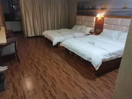 Luoding Huayuan Apartment Отели в г. Луодин
