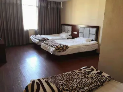Huaning Ruiguang Business Hotel Hotels near Huaningxian Library