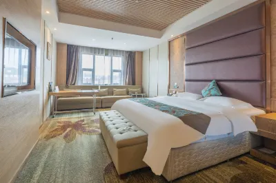 Liwan Hot Spring Resort Hotels near Moon Gulf