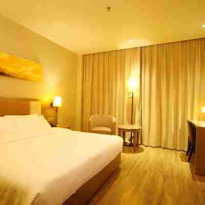 Ease Hotel (Donggang North High-speed Railway Station) Rooms