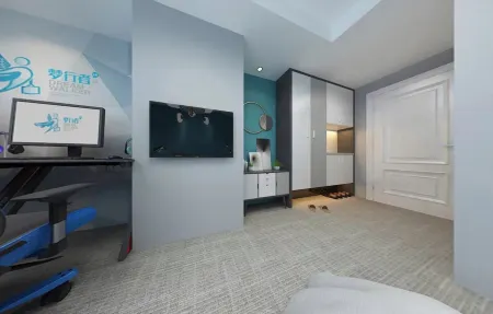 Chibi Mengxingzhe Electric Gaming Apartment Отели рядом с достопримечательностью «Lushui Lake Scenic Spot»