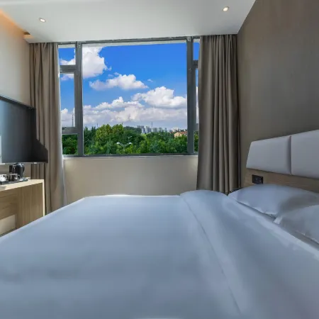 IU Hotel (Moon Lake Park Branch, Xichang Aerospace Avenue)