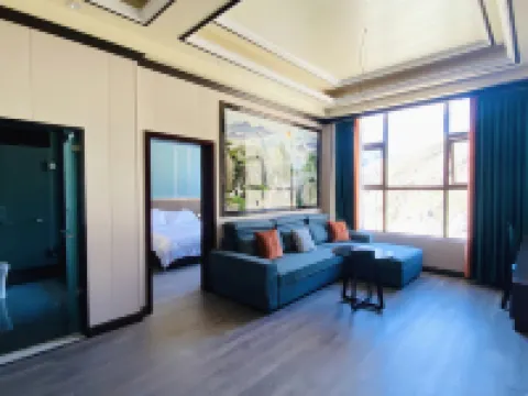 Daocheng Century Aden Hotel