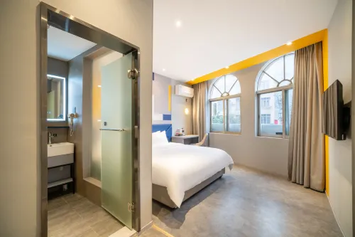 Lidu Hotel (Rong County Qichezongzhan) - parking