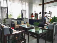 Caiyun Homestay (Xiangyun High-speed Railway Station)