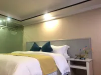 Dubai eight star hotel (Maoming people's Hospital high speed railway station store)