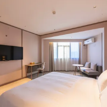 HanTing Hotel (Zigong Lantern Park)