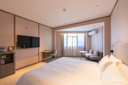 HanTing Hotel (Zigong Lantern Park)