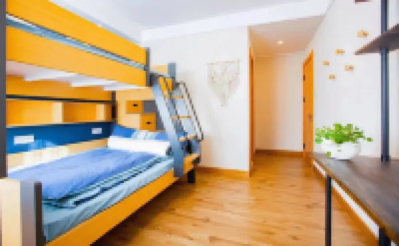 Xueren Nuandeng Apartment