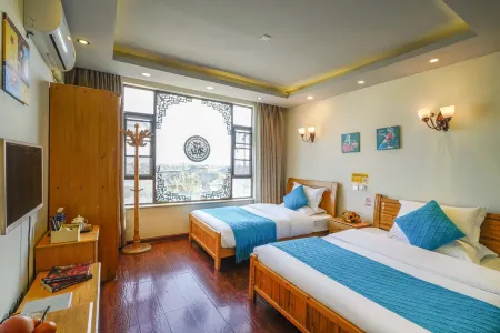 Lijiang cloud color · July time Inn