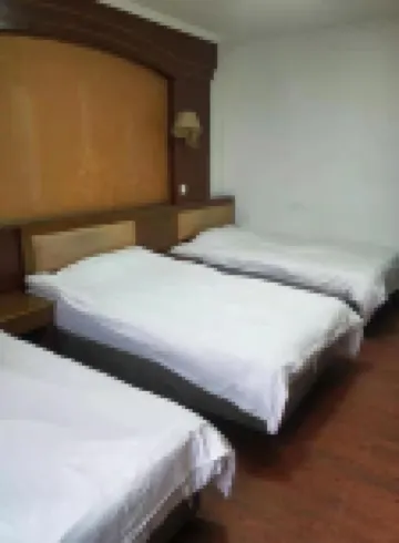 Xinchang Dongyuan Hotel