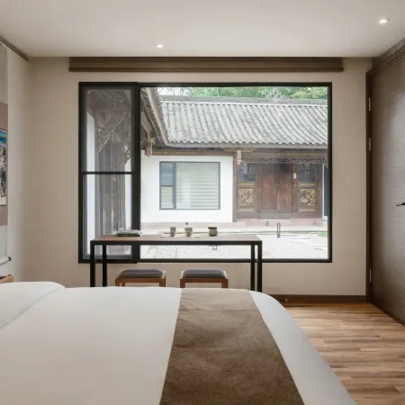 Liwu Homestay (Longfeng Ancient Town Shop)