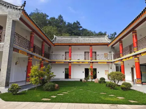 Shuangbai Luoshenghu Banshan Hotel Hotels in Shuangbai