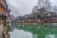 PhoenixLazyCatLinjianglnn Hotels near Wind Bridge