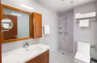 Chengde Ze Yi Business Hotel