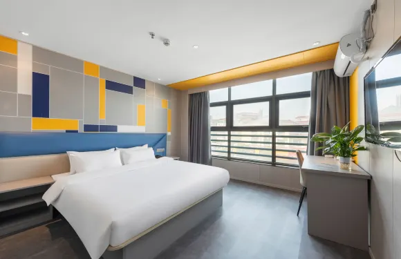 天天酒店（濱海人民路大潤發店）