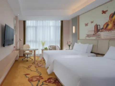 Vienna International Hotel (Luzhou High-speed Railway Station Southwest Trade City)