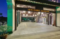 Nanhu Bailuyuan Hotel - parking