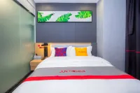 Junyi Select Hotel (Wanda Plaza, Huangshigang District)