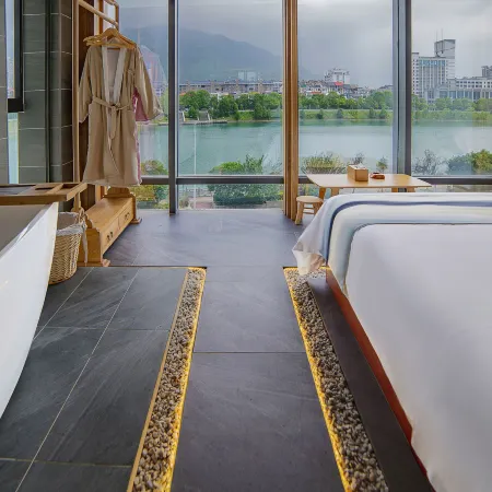 Four Seasons Breeze Homestay
