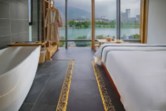 Qingfeng Four Seasons Boutique B&B (Zixing Dongjiang Lake Scenic Area)