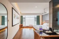 Borrman Hotel (Emei High-speed Railway Station Shuijing Square)