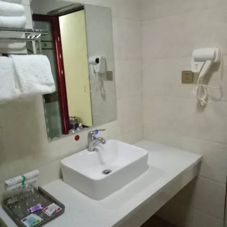 Jingyu Holiday Hotel (Nalati Tourism Scenic Area Bus Station Store)