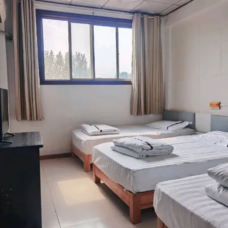 Sishui Jindiyuan Business Hotel