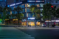 Chongqing Tianhui Hotel (Southwest University Zhuangyuanbei Subway Station) Hotell i 