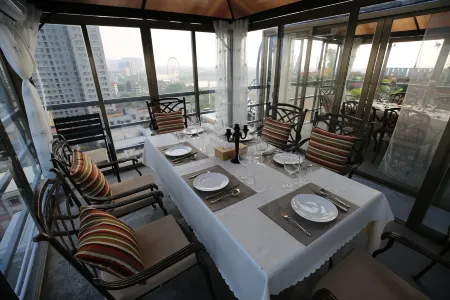 Vienna 3 Best Hotel (Maoming Yanjiang Building) Отели рядом с достопримечательностью «Xiaodongjiang»