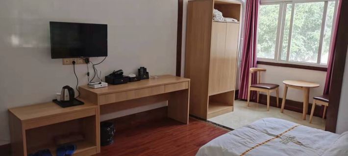 Cuoka Lake Homestay Hotels in Xinlong
