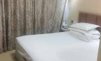 Sunny Express Hotel, Lulu