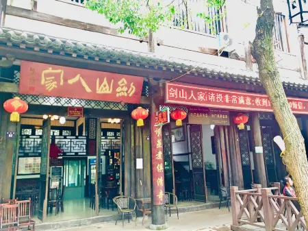 Jiange Jianshan Family Отели рядом с достопримечательностью «Cuiyunlang»