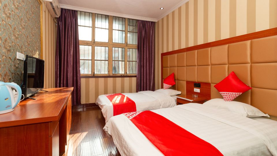Holiday Hotel